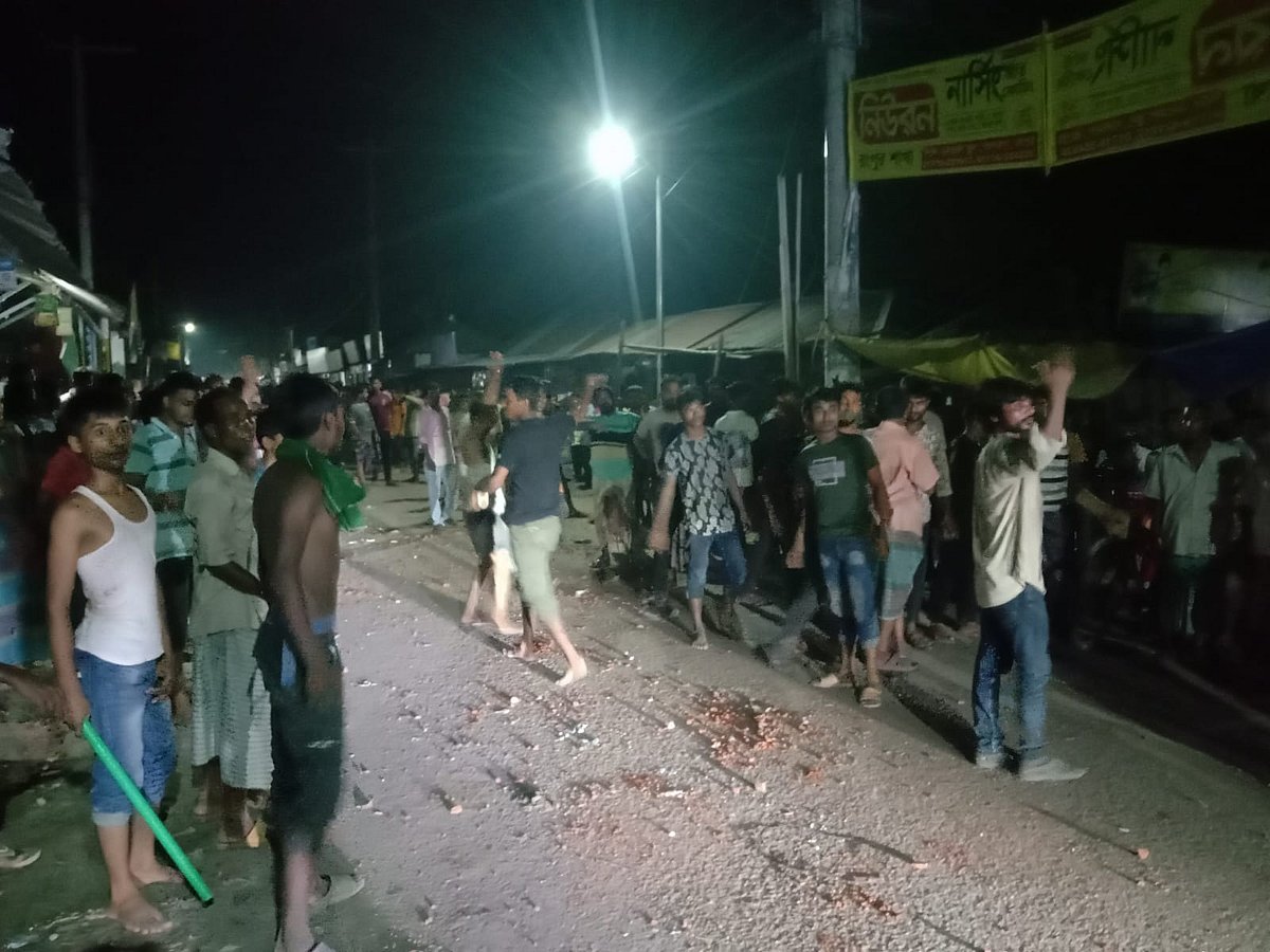 নীলফামারীর কিশোরগঞ্জ বাজার এলাকায় গতকাল শনিবার রাতে বিএনপির দুই পক্ষের মধ্যে সংঘর্ষ হয়